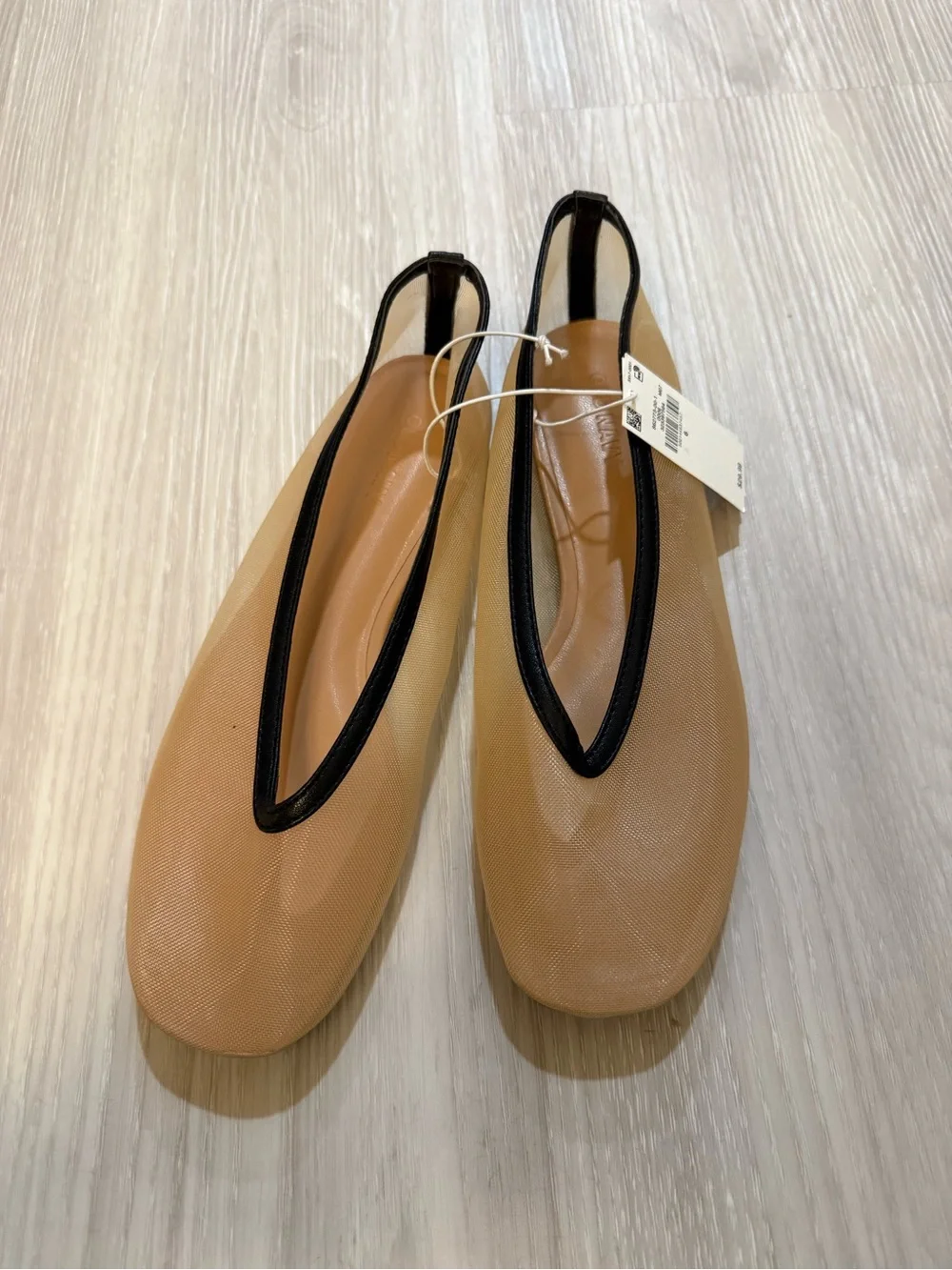 Old Navy Beige Mesh Flat NWT
